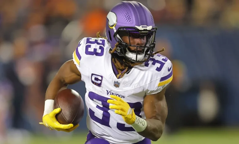 Sources: Vikings to trade or cut Aaron Jones, Javon Hargrave