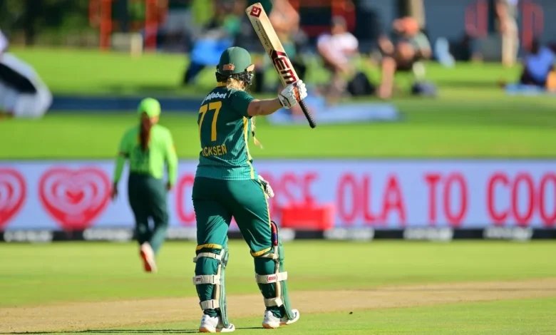 South Africa win ODI series as all-round Dercksen swings high-scoring contest away from Pakistan