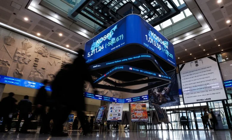 South Korean Stocks Sink as Global Funds Sell on Iran War Risks