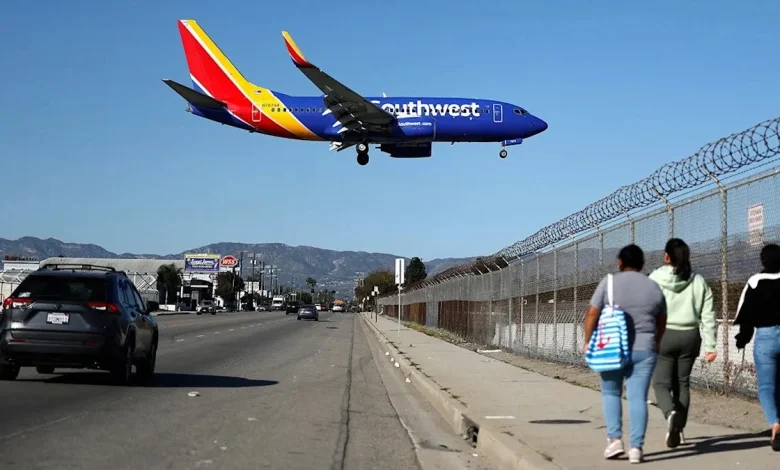Southwest pilot aborts Hollywood Burbank landing because runway 'wasn't quite clear': report