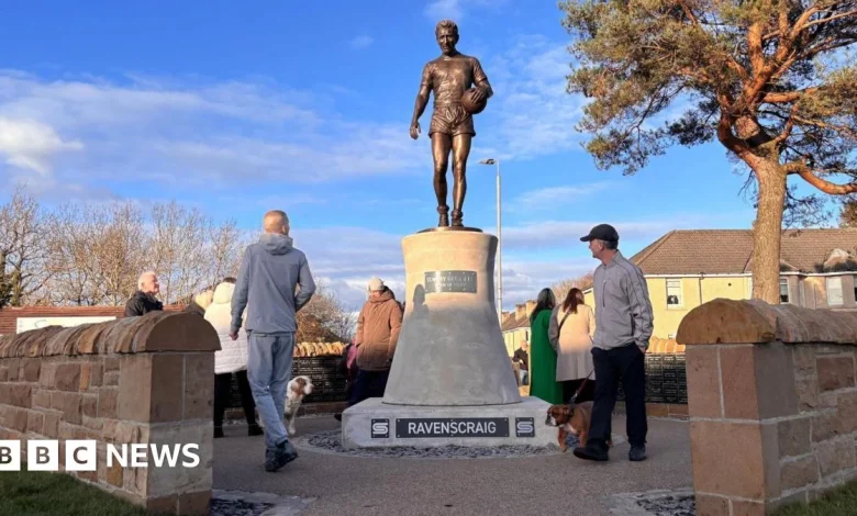 Statue of Celtic legend Tommy Gemmell unveiled in Craigneuk