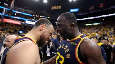 Stephen Curry looked frustrated seeing Draymond Green crash out during Golden State Warriors timeout