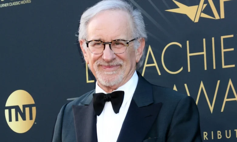 Steven Spielberg Didn't Plan For Reese's Pieces In E.T. — Then This Happened