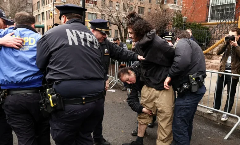 Suspicious devices near NYC mayor's residence lead to 2 arrests