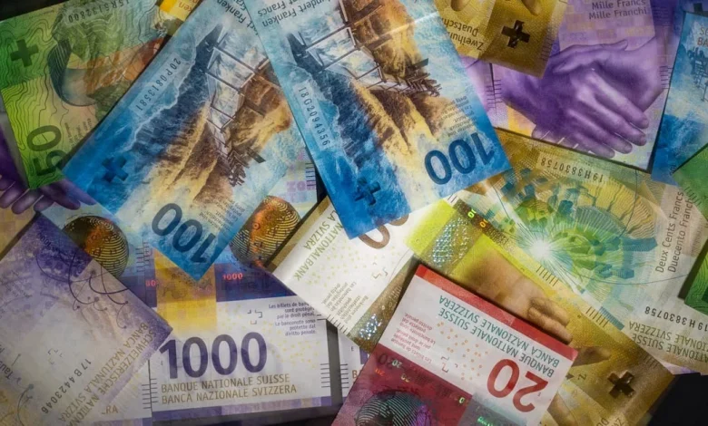 Swiss vote places right to use cash in country’s constitution – POLITICO