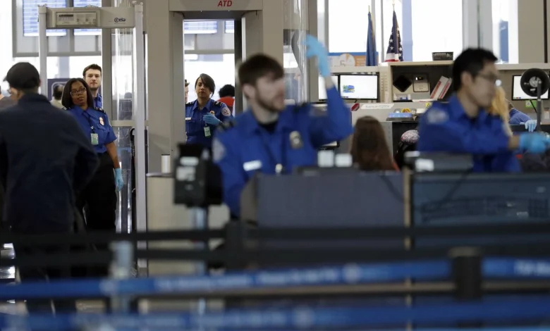 TSA agents see partial paychecks