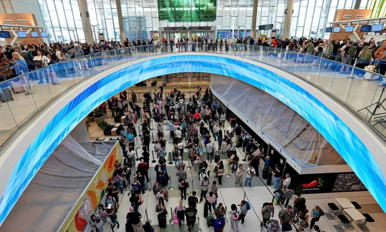 TSA agents to get emergency pay as DHS shutdown drags on