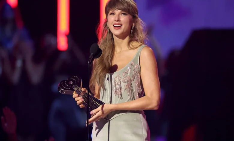 Taylor Swift Shouts Out Travis Kelce in iHeartRadio Music Awards Speech