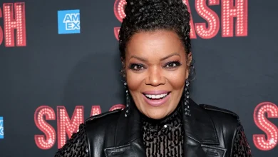 The emotional choice Yvette Nicole Brown made while caring for her dad