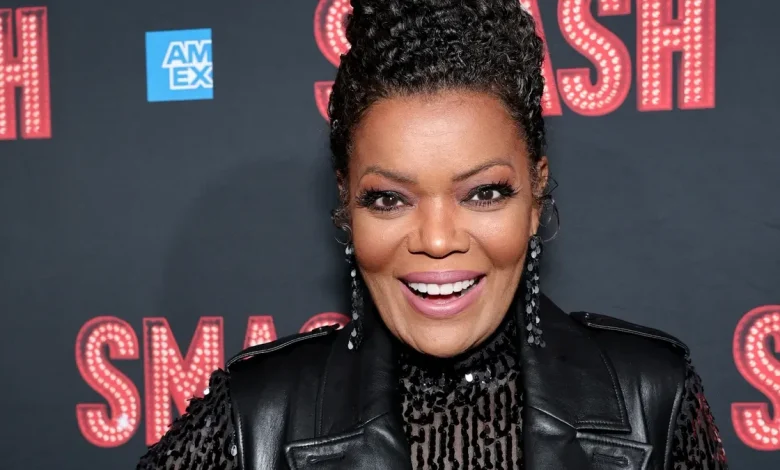 The emotional choice Yvette Nicole Brown made while caring for her dad