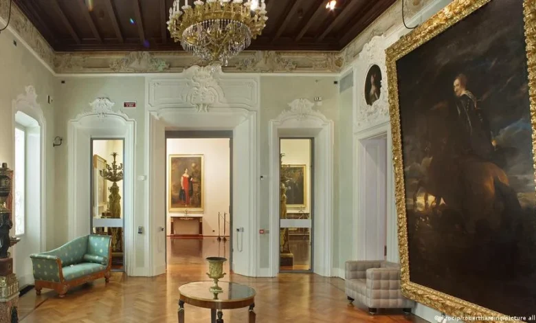 Thieves steal masterpieces in under 3 minutes