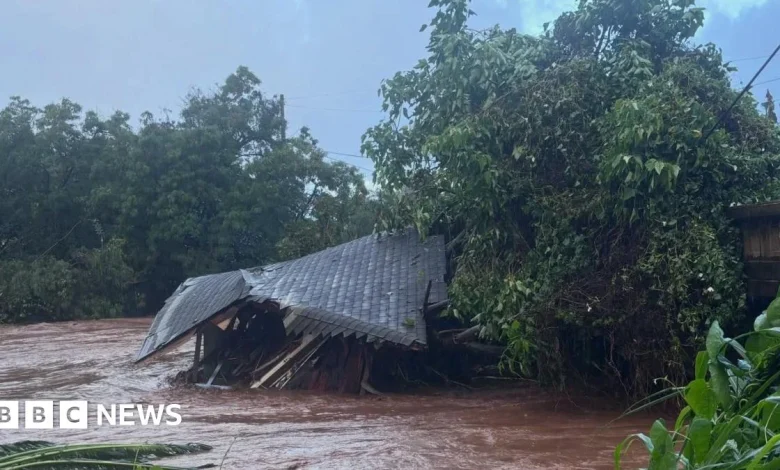 Thousands evacuated as Hawaii faces worst flooding in 20 years