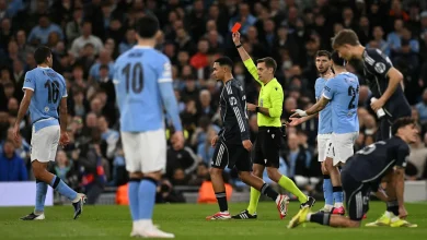 📸 Tie over? Bernardo Silva sent off for intentional hand-ball 😱
