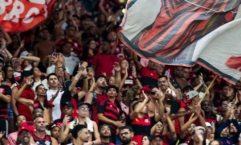 Torcida do Flamengo ‘persegue’ jogadores do Cruzeiro no Maracanã