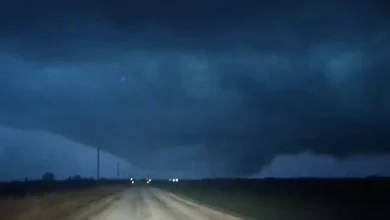 Tornado kills 2 in Oklahoma as tornado threat expands and shifts east today