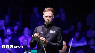Tour Championship: Judd Trump beats Mark Allen in first round