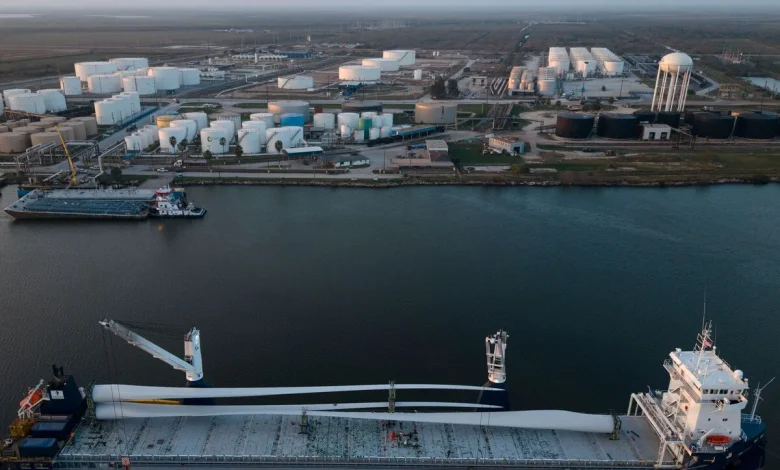 Trump Says Texas to Get New Oil Refinery With Reliance Backing