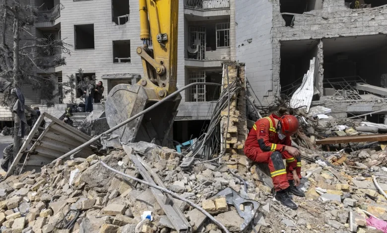 Trump and Iran Strike Defiant Tone as Oil Markets See Little Relief