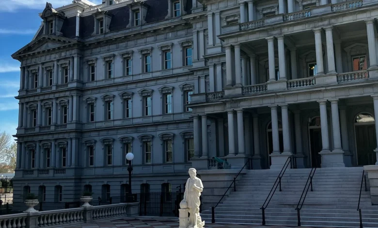 Trump installs Christopher Columbus statue on White House grounds - The Washington Post