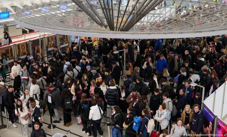 Trump orders payment to TSA agents after hundreds quit