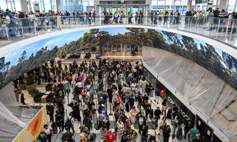 Trump says he'll order DHS to start paying TSA officers as shutdown drags on