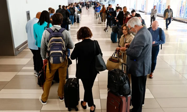 Trump says he'll sign order to pay TSA agents as Congress struggles to reach funding deal : NPR