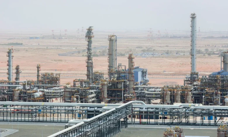 UAE and Kuwait Start Oil Output Cuts After Hormuz Blockage