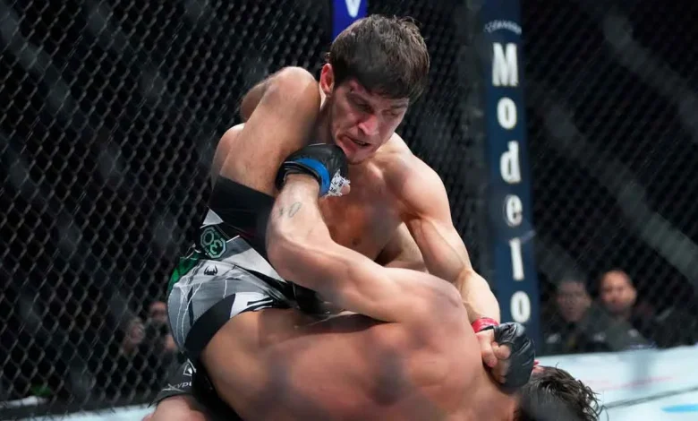 UFC Cage Locks: Evloev favoured over Murphy with title shot at stake