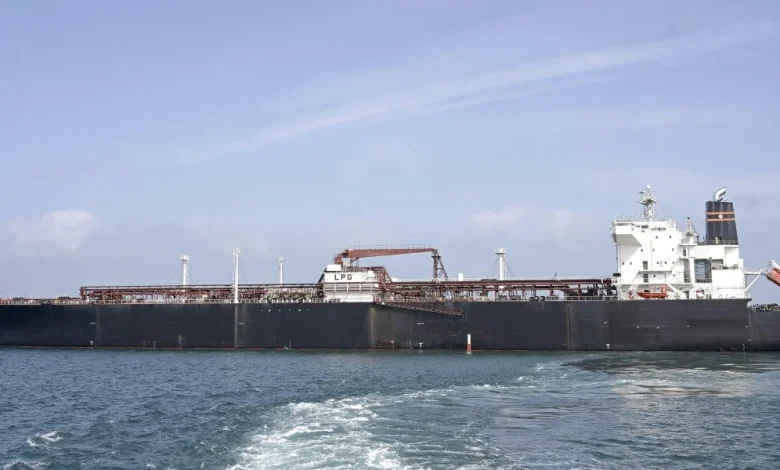 U.S. allows sale of stranded Iran oil to cap fuel-price rises