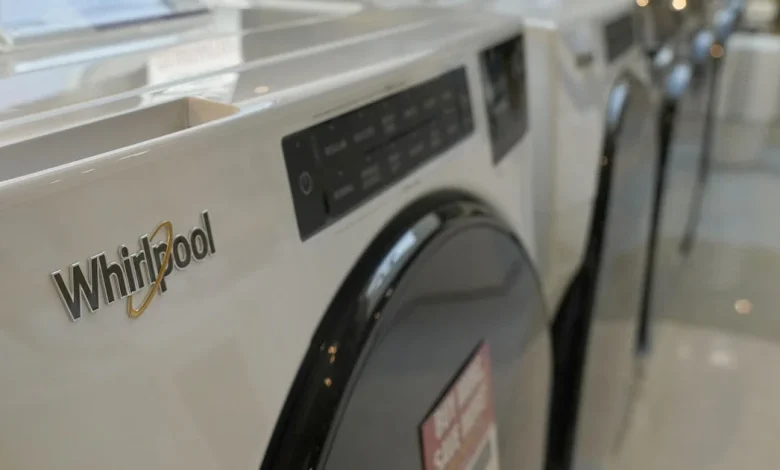 U.S. manufacturers are still shedding thousands of jobs, as workers ask White House for help