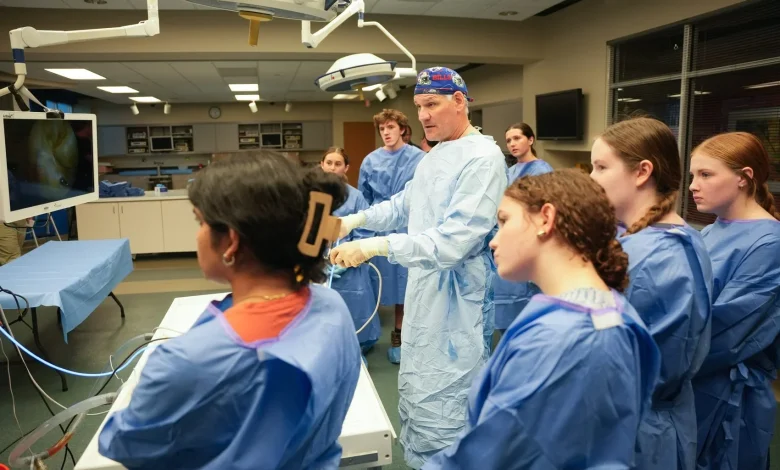 Undergrads get hands-on medical experience through engaged learning program