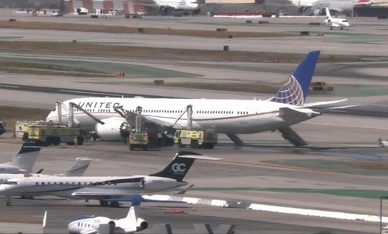 United 787-9 Returns to LAX 36 Minutes After Takeoff — Passenger Video Of Evaucation Down the Slide