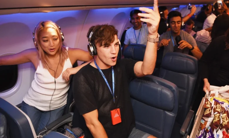 United Airlines Will Ban People Who Don't Use Headphones