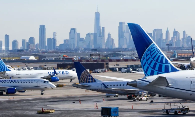 United Airlines says it will boot passengers who refuse to use headphones on planes