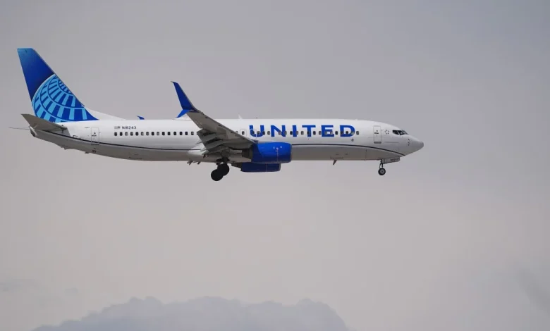 United to Offer 3-Seat 'Couches' on Long Flights