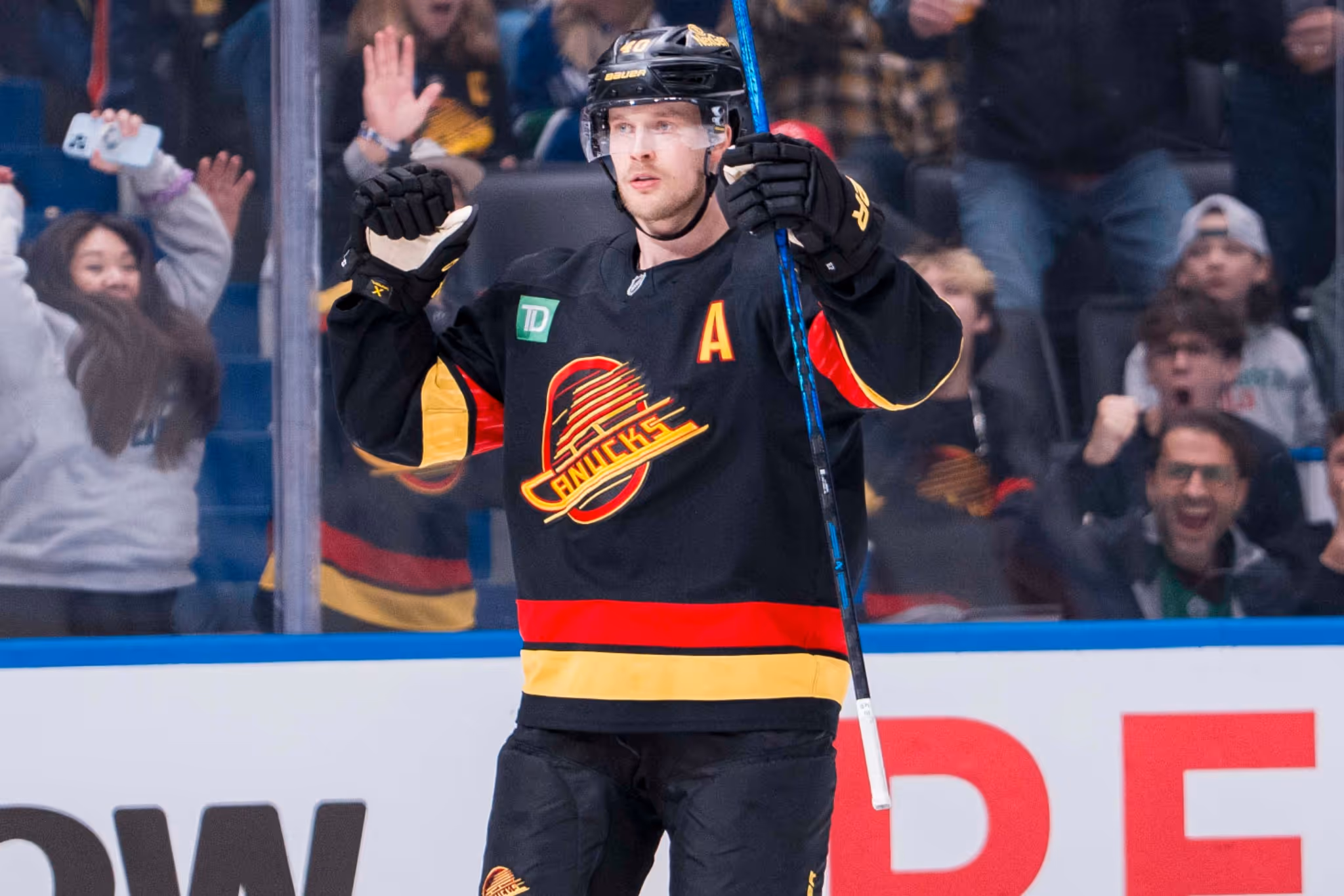 Vancouver Canucks' Elias Pettersson is being 'aggressively' pursued by another NHL team | Sports