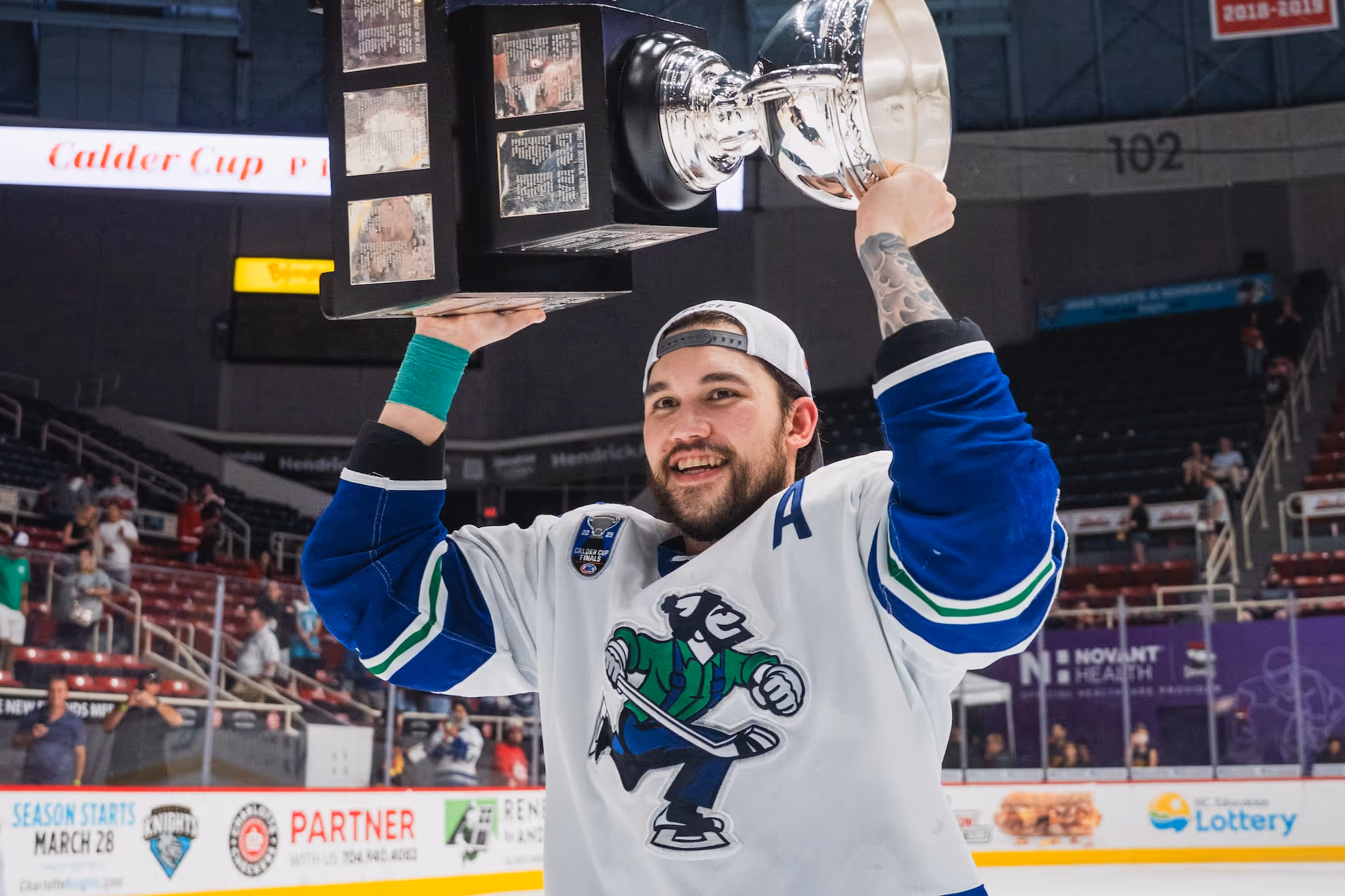 Vancouver Canucks trade Jett Woo to the San Jose Sharks