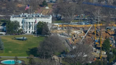 Vehicle crashes into barricade near White House, Secret Service investigating