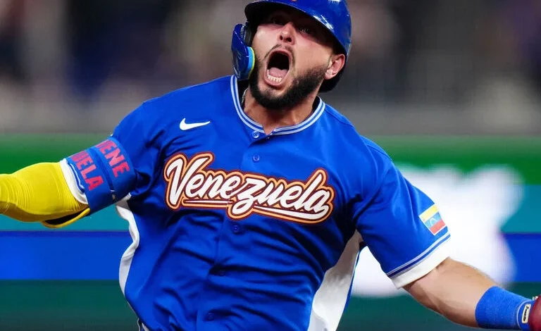 Venezuela knocks out reigning WBC champion Japan