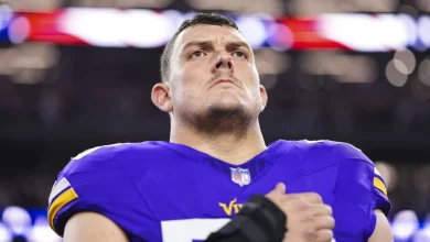 Vikings C Ryan Kelly announces his retirement