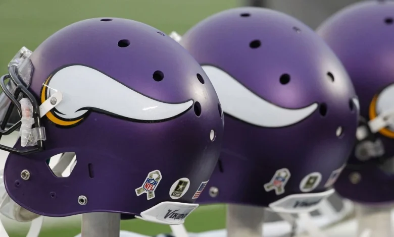 Vikings add OT depth, sign Ryan Van Demark to one-year deal