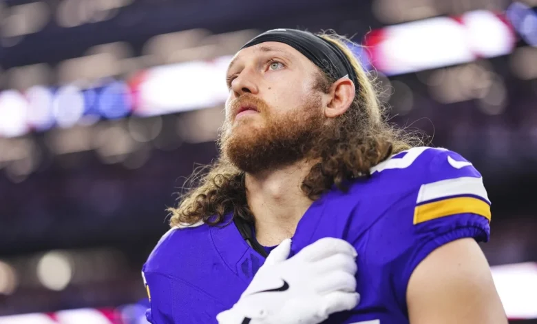 Vikings restructure TE T.J. Hockenson's contract