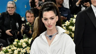 Watch Anne Hathaway and Ewan McGregor's neighborhood get terrorized by dinosaurs