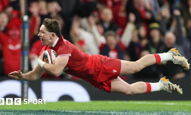 Watch Six Nations: Wales 28-0 Italy - Edwards adds fourth try for rampant hosts
