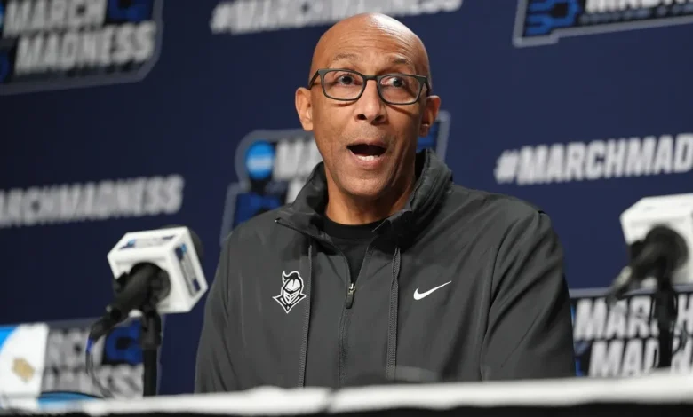 Who is Johnny Dawkins? Age, record for UCF basketball coach, Duke legend