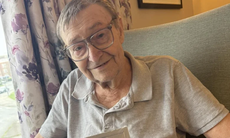 York resident who starred with Dame Judi Dench receives signed photo