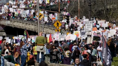 ‘No Kings’ 3.0 brought tens of thousands of peaceful protesters across Northwest - Oregon Public Broadcasting - OPB