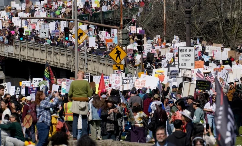 ‘No Kings’ 3.0 brought tens of thousands of peaceful protesters across Northwest - Oregon Public Broadcasting - OPB