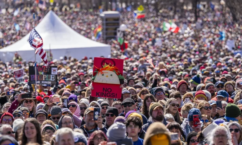 ‘No Kings’ organizers aim to harness momentum heading into high-stakes midterms - MPR News