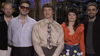 ‘SNL’ Star Tells Connor Storrie That ‘Heated Rivalry’ Is Just Like Her Relationship With Mumford & Sons